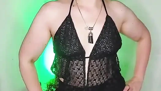 Başka bir adamla sikişmek için gavat kocama tanga seçmesini sağlıyorum!!