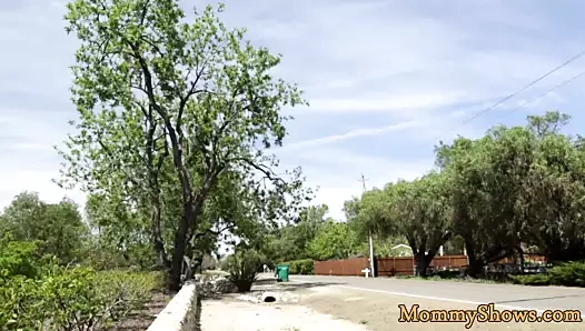 Glamcore milf baştan ona üvey kız