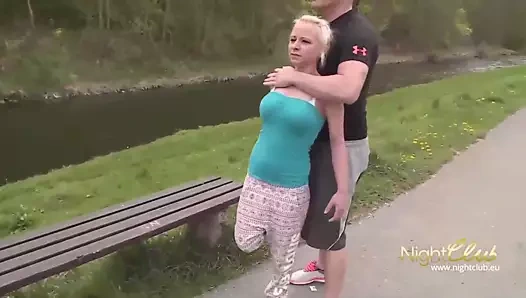 Sarışın genç becerdin tarafından ona personaltrainer