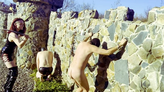 Infernal kırbaçlama - zincirlerle çöktü - sahibe Zeida Maitresse Luciferia France