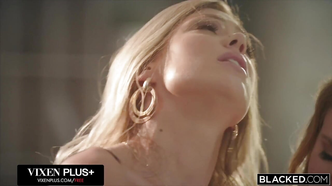 Blacked Avery erkek arkadaşının büyük büyük zenci en iyi arkadaşı Ashley ile paylaşıyor