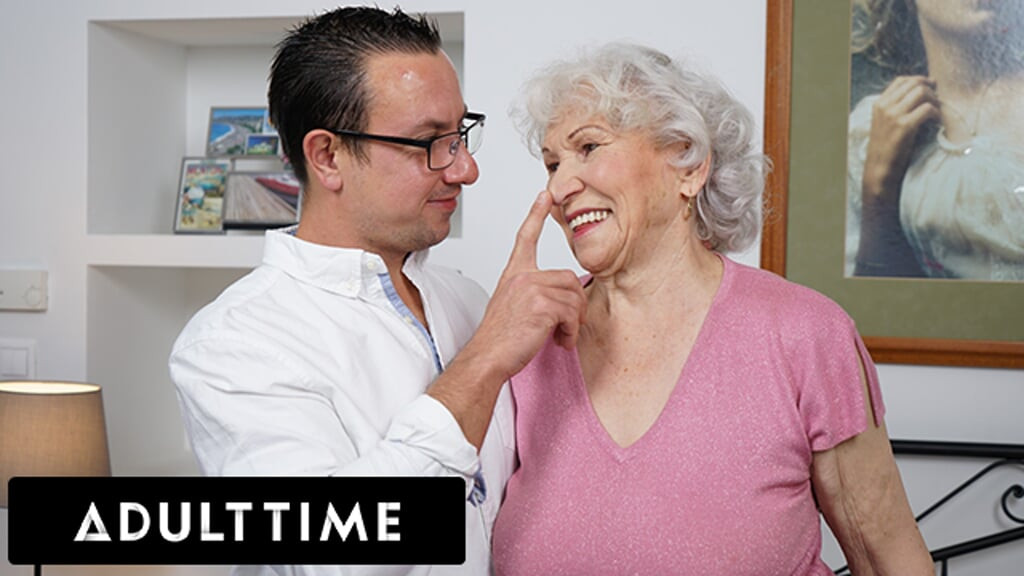 ADULT TIME - 70 yaşındaki nine büyük kıllı amında bir yarak istiyor!