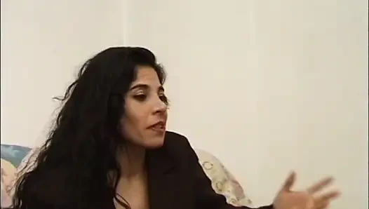 Kıllı çift masada sikişiyor