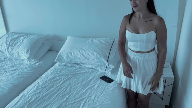 Sharing Bed With Unknown Girl in Hotel Room - Suddenly Fuck with Big Ass Babe After Morning Jerk Off!