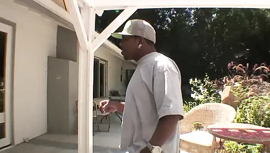 Lisa ann shorty macs efsanevi büyük siyah yarağı alan büyük bir memeli efsane