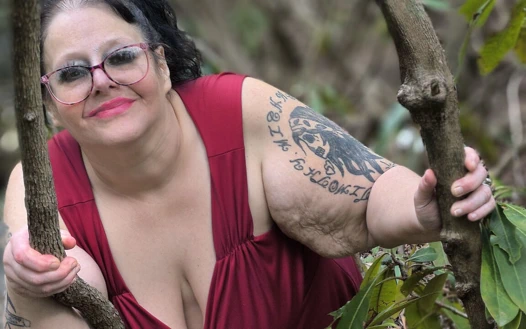 Baba ormanda kamp yapıyor ve prenses babasının büyük şişman yarağını gırtlağına kadar alıyor ve büyük dölünü yutuyor