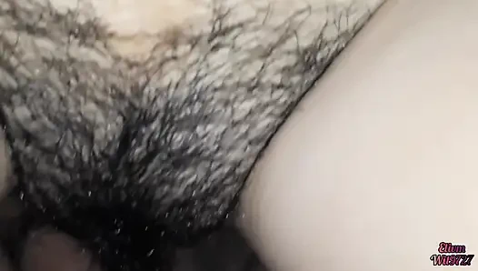 Üvey kız kardeşle ilk ev yapımı sikiş