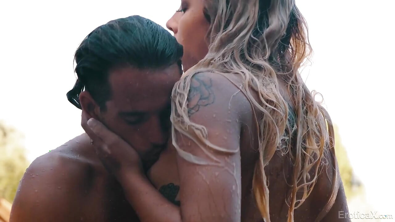 Eroticax - ateşli üniversite öğrencisi "Ama, zaten bir erkek arkadaşım var!"