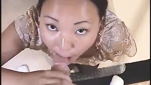Azgın hatun şanslı delikanlıya bolca oral zevk veriyor