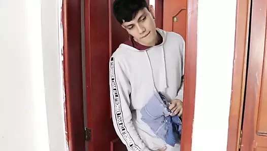 Merhaba üvey oğul!! Banyoda sahip olduğum külotu bana ver, azgın üvey annemle seks