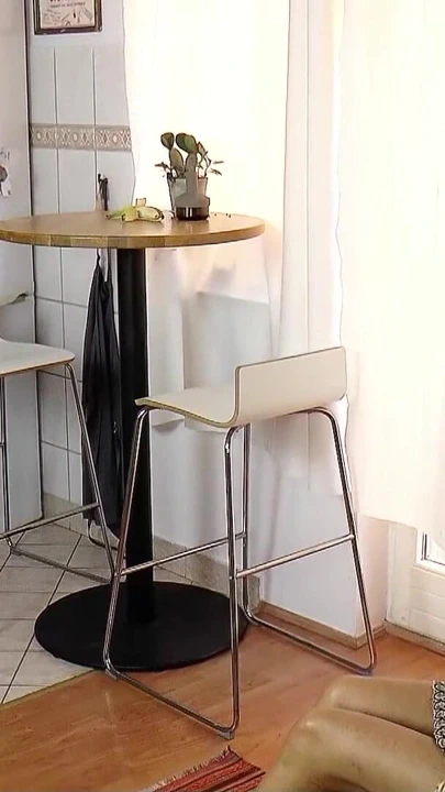 "Alman yaşlı nine mastürbasyon yapıyor ve genç adam tarafından sikişmek için baştan çıkar" dan büyüleyici an