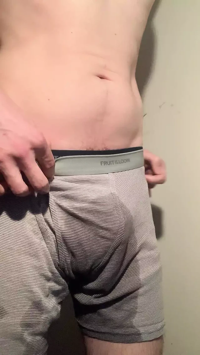 Denzel james iç çamaşırına işiyor, yapay penis ve masturbasyon kullanıyor