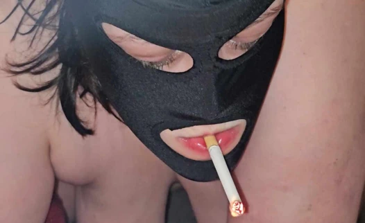 İri ve Güzel Kadınlar Büyük baştankara şişman götlü sigara içme karısı lanet için koca çalışanına verildi