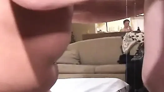 Olgun orta yaşlı seksi kadınlar vahşi eş değiştirenler grubu grup seks yapıyor
