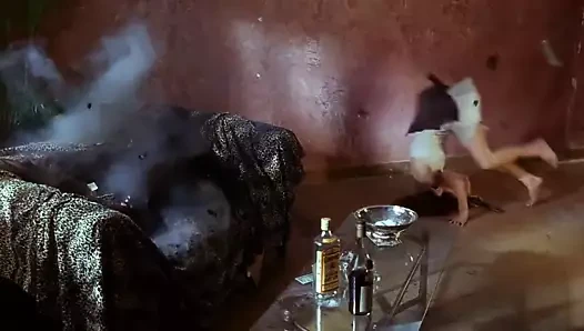 Maggie q - çıplak silah