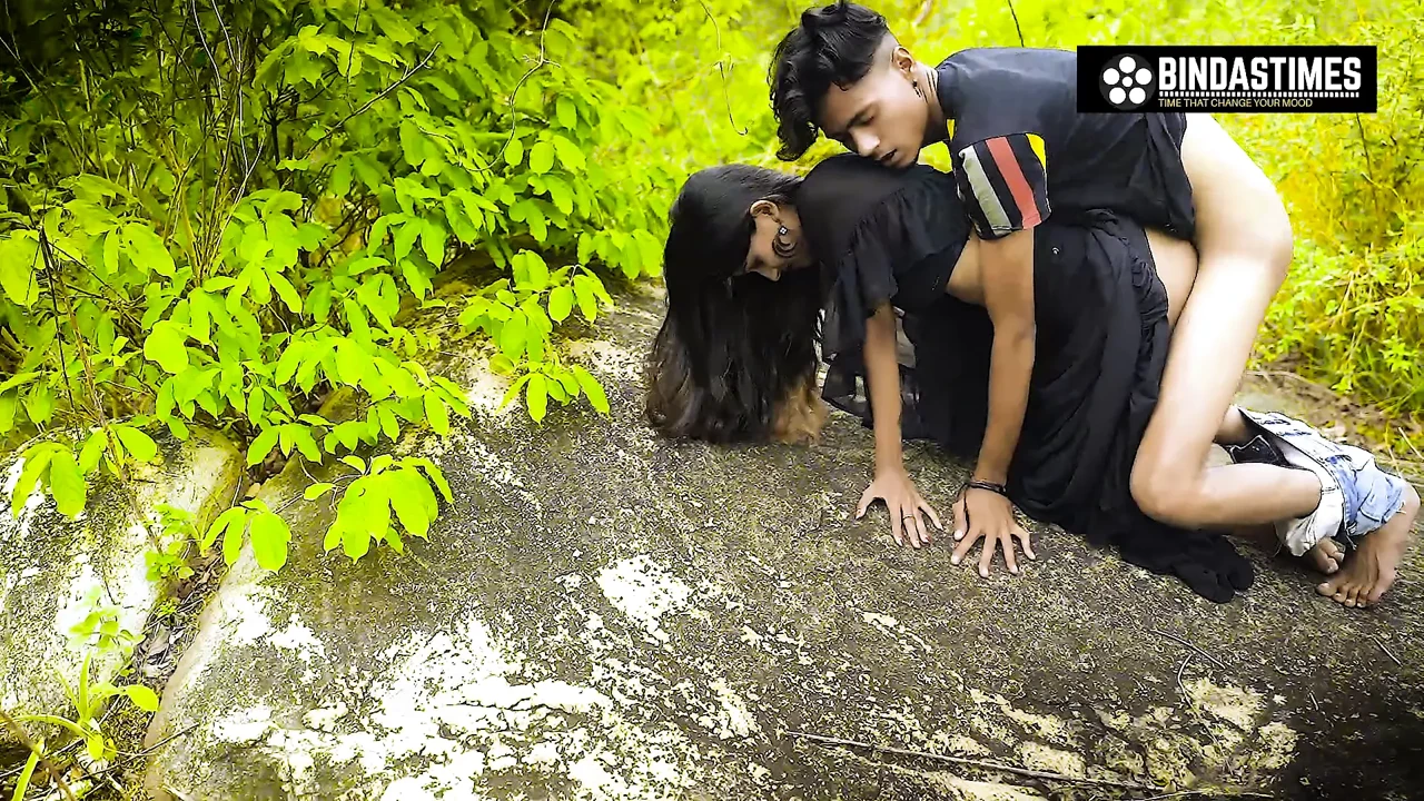 Oh querido! garoto da montanha fode sua namorada sudipa na selva abertamente (áudio claro hindi)