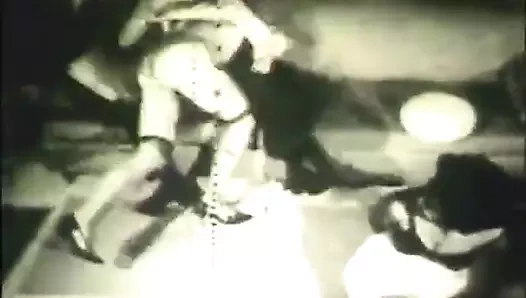 şanslı dostum fucks kadın içinde orgy (1960s vintage)