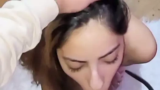 Bakış açısı arkadaşımla anal seks. Erkek arkadaşı yokken, amatör genç kadın, minyon ateşli evli kadın aldatıyor