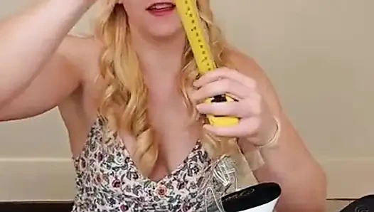 Striptizci ayakkabı kutularını açıp deneyin