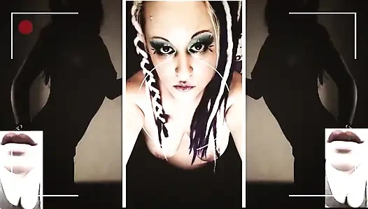 Проказливая сводная сестра нашла твое порно с большим черным членом, теперь она хочет, чтобы ты пососала один по-настоящему