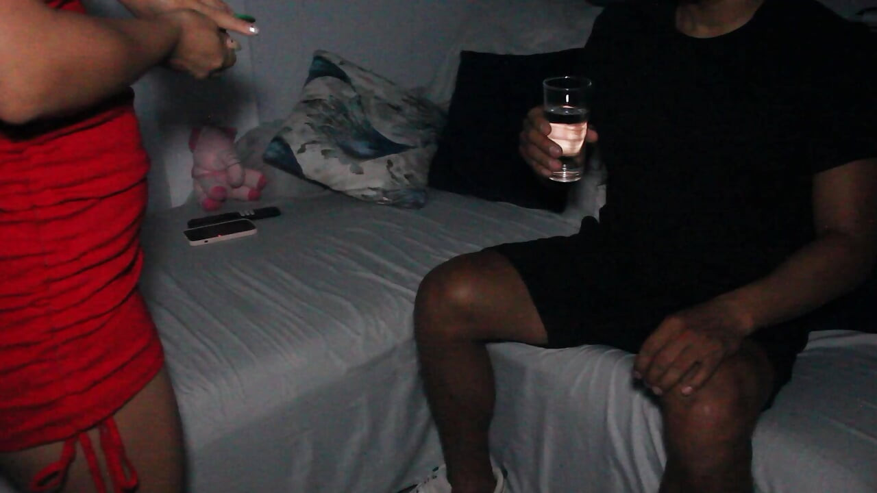 Yanlışlıkla üvey oğluma viagra verdim ve sonunda beni sikiyor