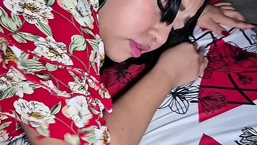 Onu geçerken görmüştüm ve onu odama davet ettim ve bunu yaptık!!