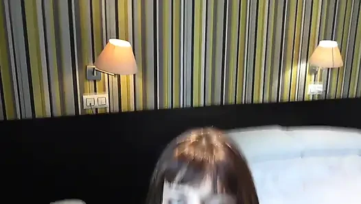 Genç İtalyan Silvia Soprano ile samimi seks, çok fazla çiş yutuyor. Bölüm 1