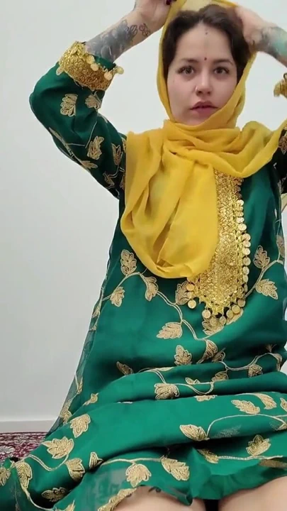 18 yaşındaki Afgan kız sikimi emiyor | Klip 1