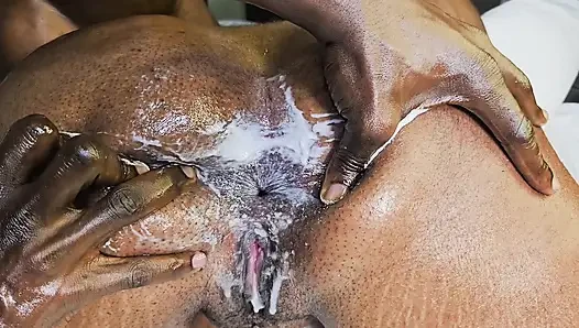 Büyük memeli 88 yaşındaki orta yaşlı seksi kadın 2 canavar yarakla sikiliyor