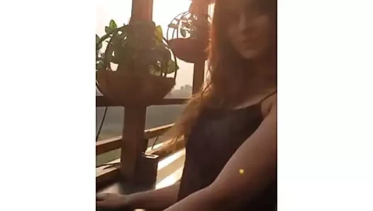 Sakshi mallik sıcak vücut göbek bikini