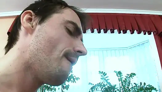 Olgun ev hanımı rosebud sarkıncaya kadar yumrukla sikiliyor