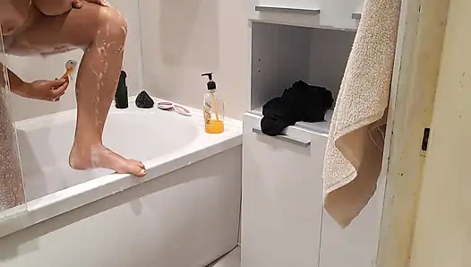 Genç üvey kız kardeşimi arıyorum ve mastürbasyon