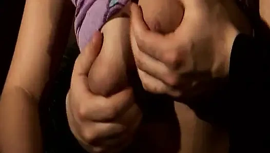 Büyük doğal esmer Alman klasik sikiliyor