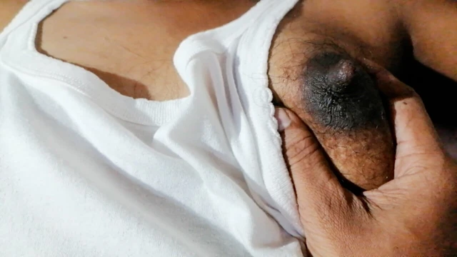 18+ evli kadın işe gitmeden önce biraz eğlenmek istiyor 3 Asyalı kız pembe amcık