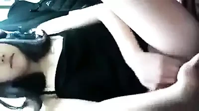 Azgın pinay seni azdırmak için amını oynamayı seviyor