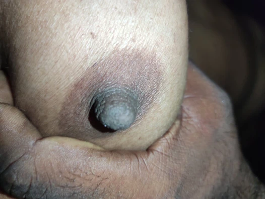 Hintli üvey kız kardeşime büyük üvey erkek kardeşim tarafından soruldu