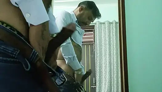 Hintli desi adam komşusuyla mastürbasyon yapıyor ve emiyor