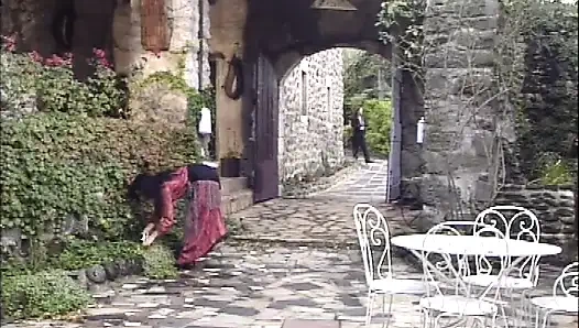 18 Yaşındaki Esmer Genç Kız Yaşlı Adam Tarafından Yakalanıyor... Yoğun açık Havada Karşılaşma!