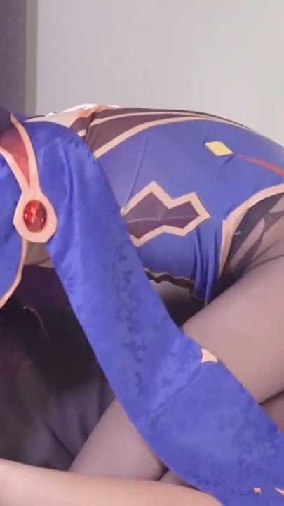 Genshin impact mona cosplayer yüze oturuyor, otaku festivali'nden sonra 7 | Klip 1