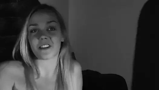 Sarışın güzel kadın orgazmı kontrol ediyor