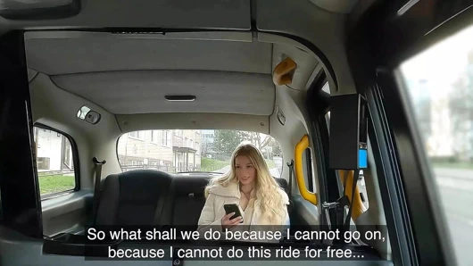 Sahte taksi bu ateşli Alman sarışın binişi için para ödemek için inanılmaz vücudunu kullanıyor