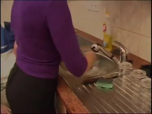 Ateşli kızlarla mutfak partisi