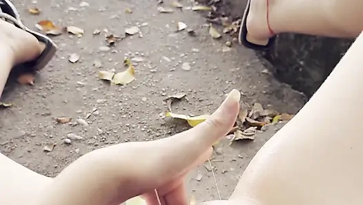 Kolombiyalı Kız Yolda Kamusal Yerde Mastürbasyon Yapıyor