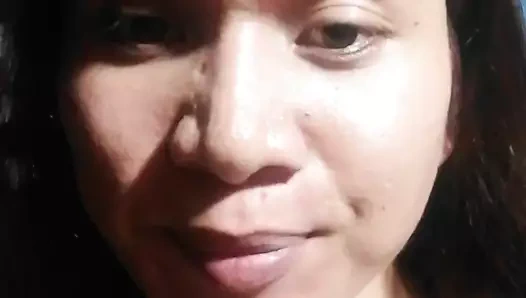 Naara nag jakol napud ang reyna og nag inusara nalang sa loob