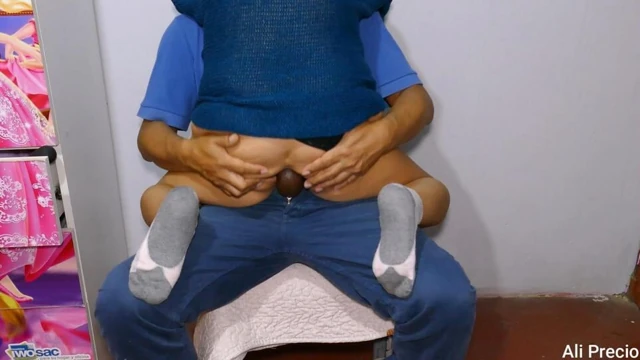 Güzel ıslak götlü bir sürtüğün zevk ayini