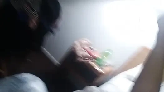 Sıkı amcığını canavar yarakla dolduruyor