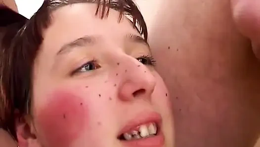 Tatlı genç kız emecek sert yaraklar buluyor - dvd