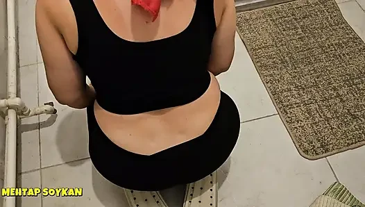 GENÇ OĞLAN, YAŞLI TEMİZLİKÇİ KADINI SİKTİ