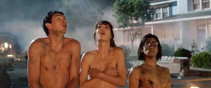 scandalplanet.com'da Mackenzie davis üstsüz sahnesi