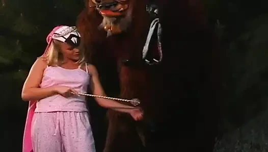 Sarışın lea de mae istekli amcığında iki canavar tarafından sikiliyor